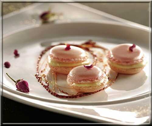 Macarons à la Rose et Crème de Lait