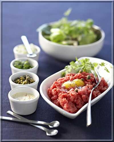 Tartare de Bœuf aux Herbes et Salade Mesclun