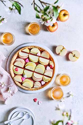 Tarte aux pommes crues et pralines roses