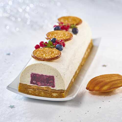 Bûche vanille-fruits rouges biscuit aux madeleines St Michel et...