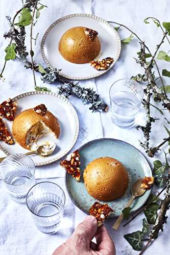 Dôme de mousse à la crème de marron, pommes et nougatine de noisettes