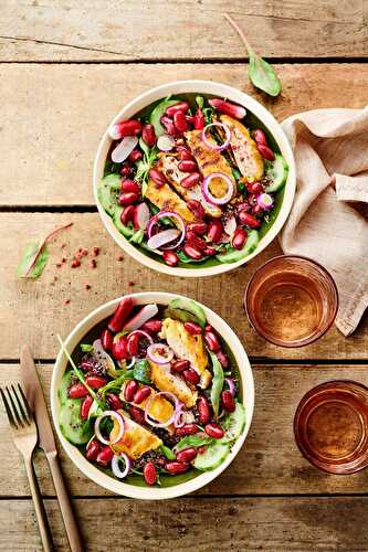 Salade de haricots rouges au quinoa noir et poulet pané à la poudre d’amande