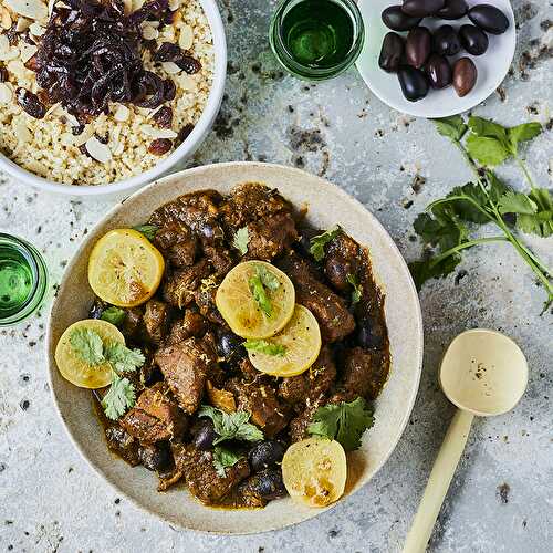 Tajine d’épaule d’agneau au citron confit et aux olives violettes