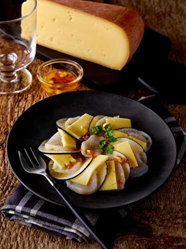 Carpaccio de Saint-Jacques et radis noir, Raclette de Savoie crue, vinaigrette noisette et orange