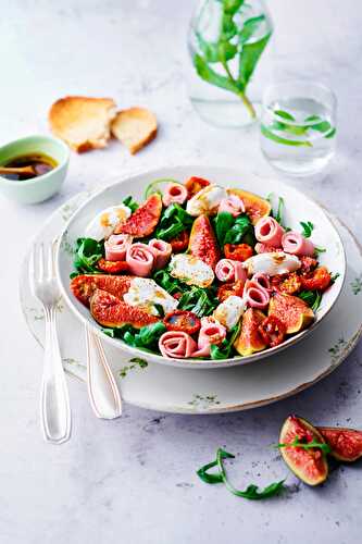 Salade de roquette aux figues, chèvre frais, tomates confites et jambon LE BON PARIS® HERTA®