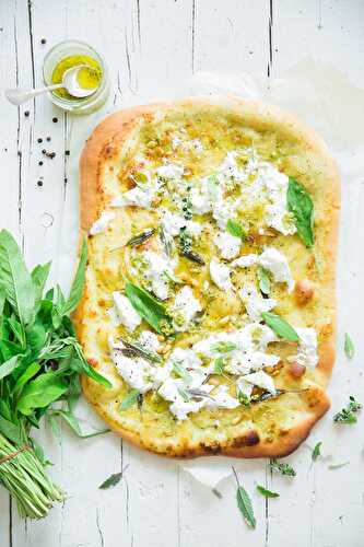 Pizza blanche sauge & stracciatella