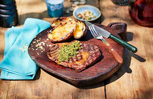 Faux-filets à la patate douce, sauce aigre, basilic et pistache