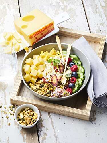 Salade multicolore et son granola salé à l’Emmentaler AOP Suisse