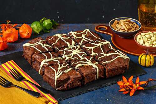 Brownie toile d’araignée au chocolat blanc et noisettes