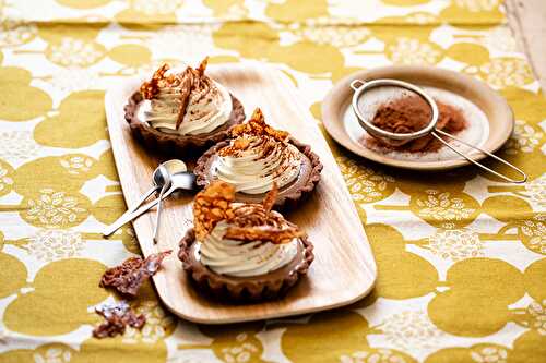 Tartelettes au Liégeois chocolat noir, Chantilly et tuile dentelle chocolat