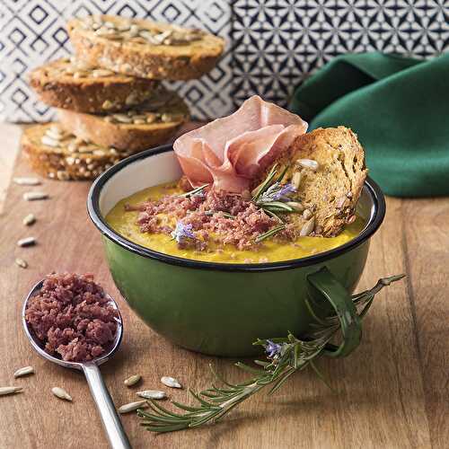 Velouté de pois chiches, curcuma, croûtons de graines de tournesol et Jambon de Parme