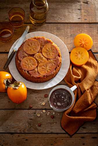 Gâteau Upside-Down aux kakis, au miel et sirop au quatre-épices