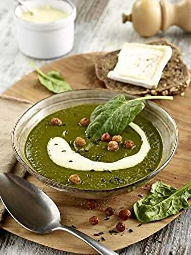 Soupe d’épinards, crémeux de Chaource et pois chiches au cumin