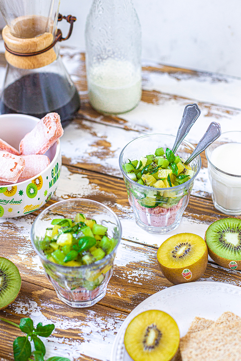 Tartare de kiwi basilic et biscuit rose