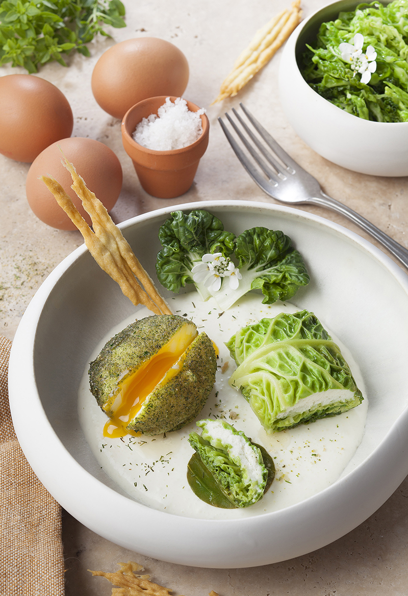 Œuf mollet en croûte d’herbes entre terre et mer