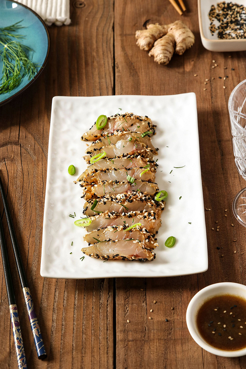 Tataki de dorade grise et croûte de sésame