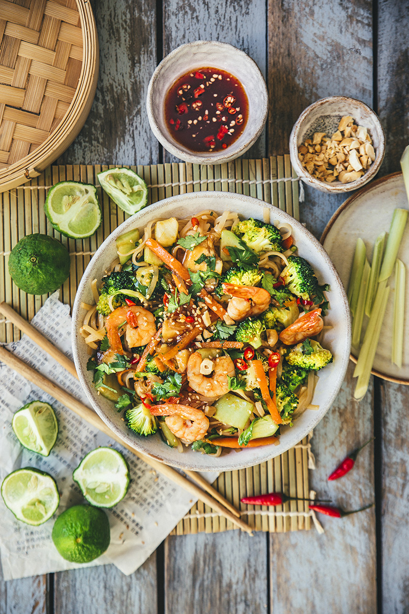 Wok asiatique aux crevettes et nouilles sautées