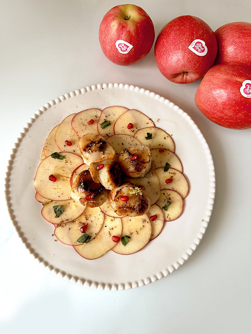 Carpaccio de pommes Pink Lady® et Saint-Jacques snackées