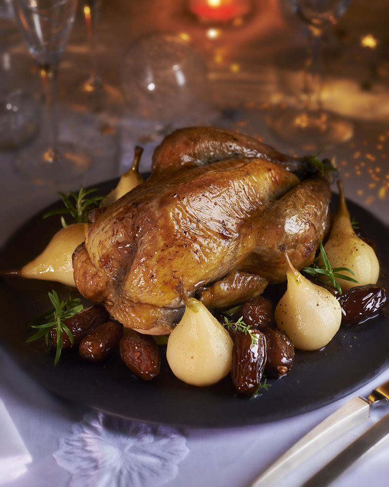 Pintade Fermière farcie au pains d’épices et garnies de fruits d’hiver