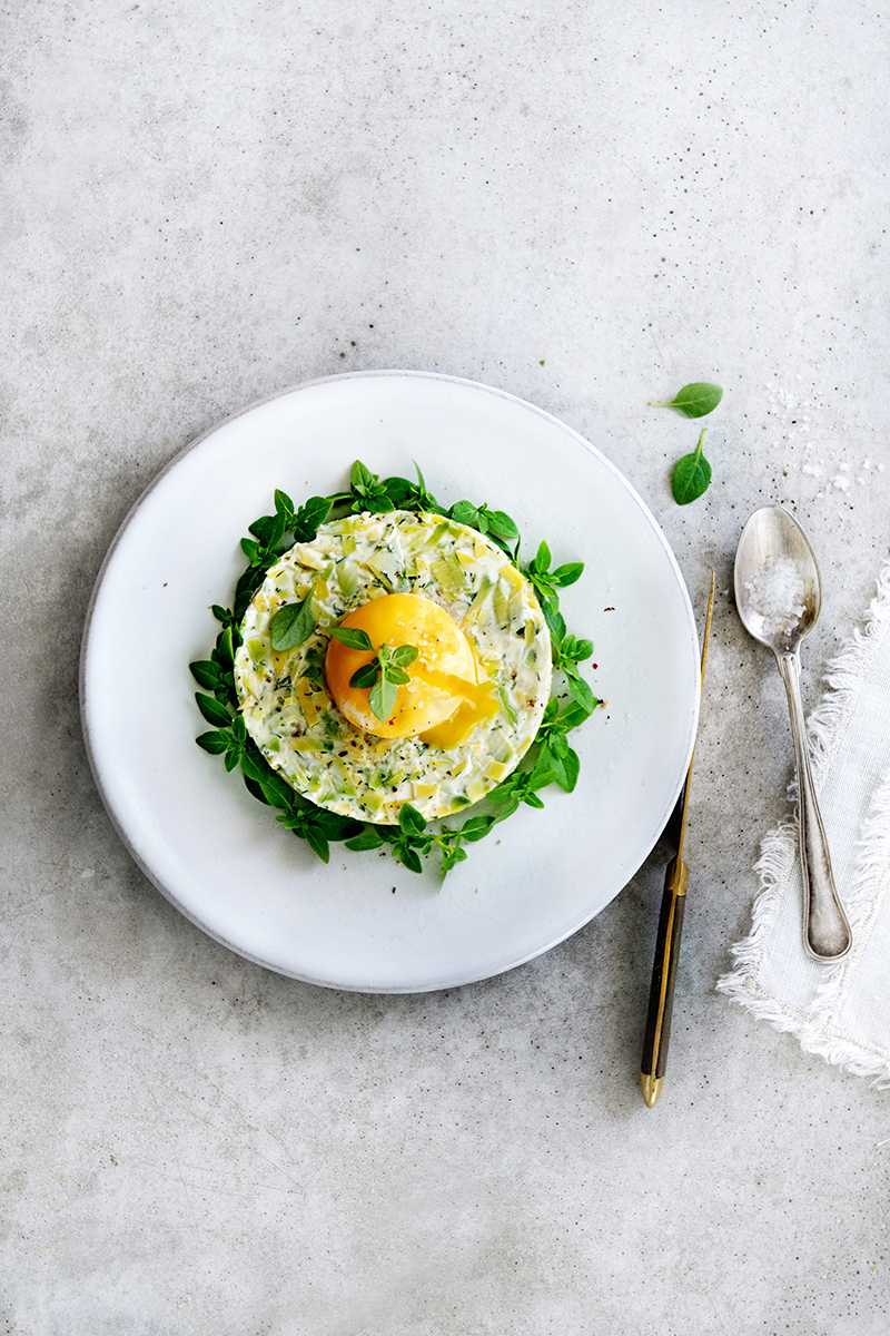 Tartare d’Avocat avec crème à l’aneth et jaune d’œuf poché