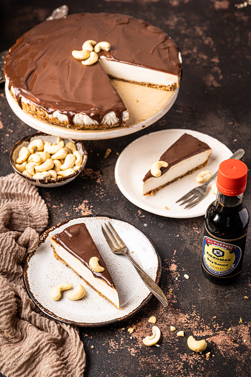 Cheesecake vegan aux noix de cajou et sauce chocolat-caramel