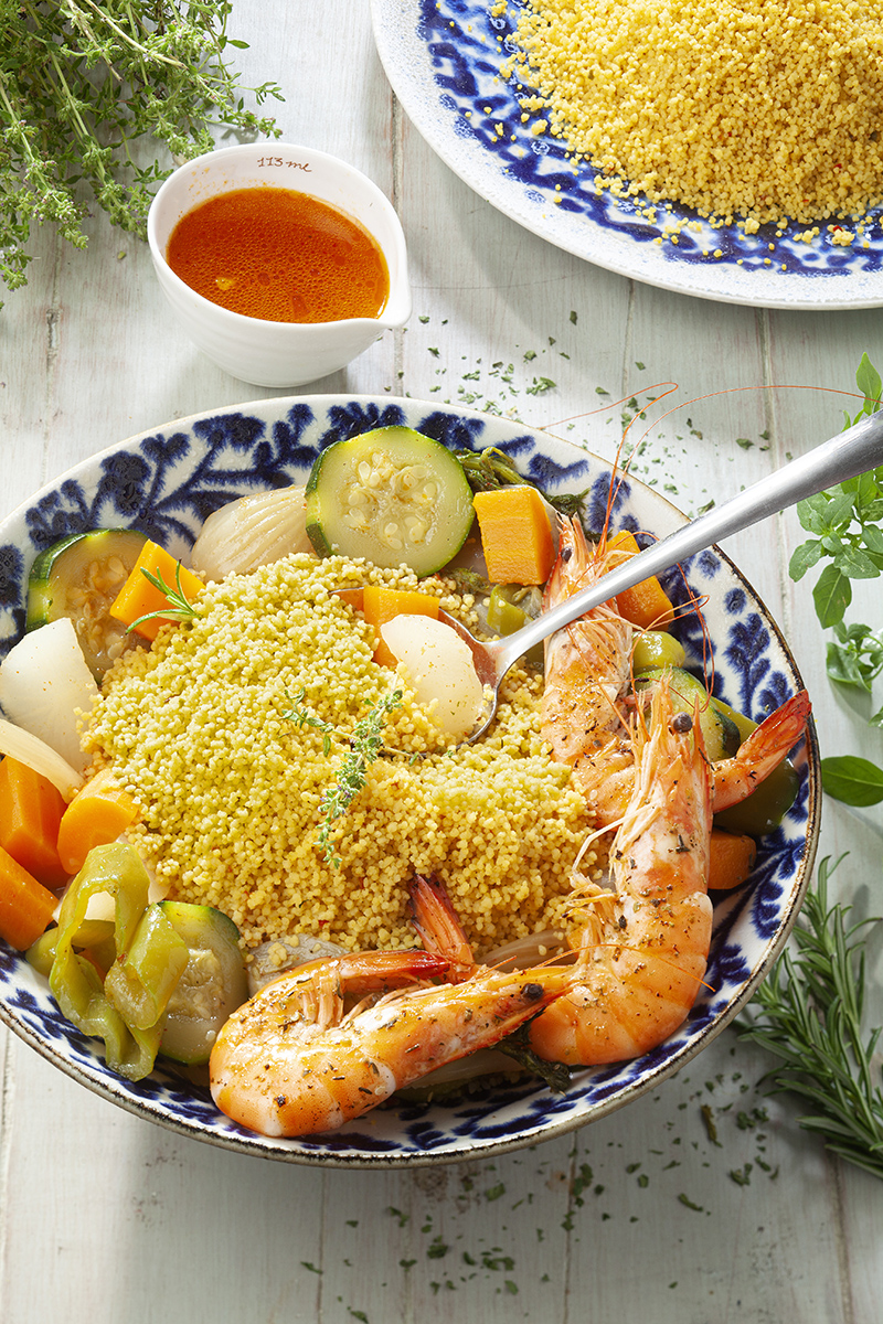 Couscous Parfumé aux Épices Douces, légumes & gambas sautées aux herbes