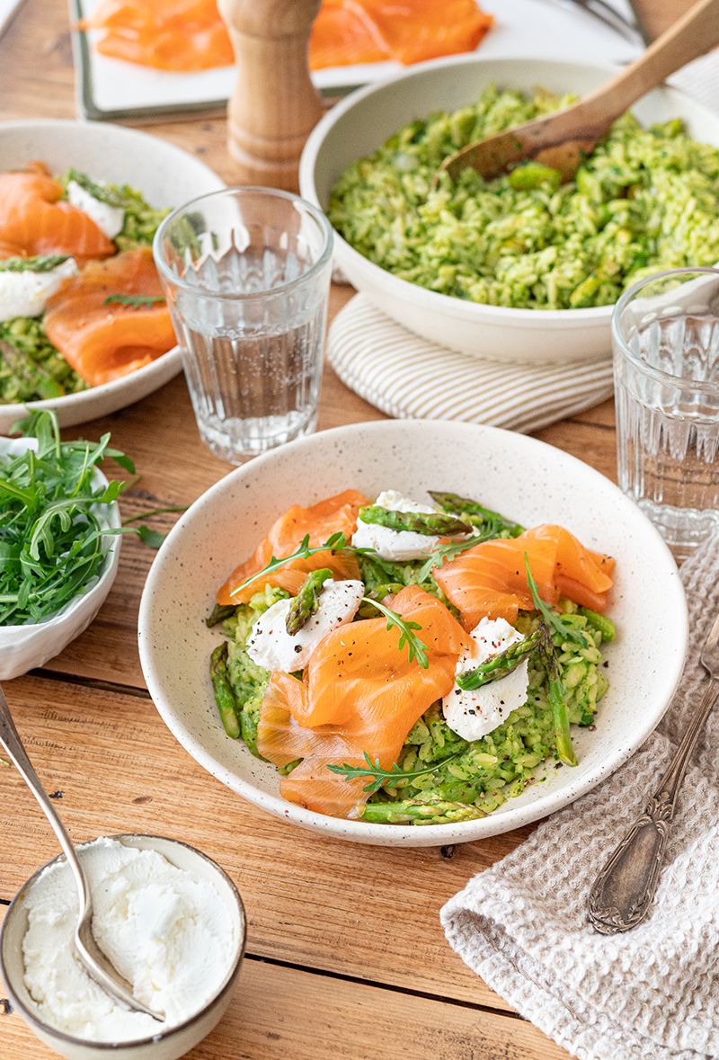 Risotto d’orzo au saumon fumé et crème de roquette