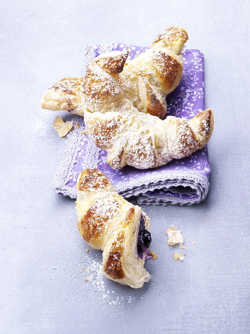 Croissant à la pâte d’amandes et aux myrtilles