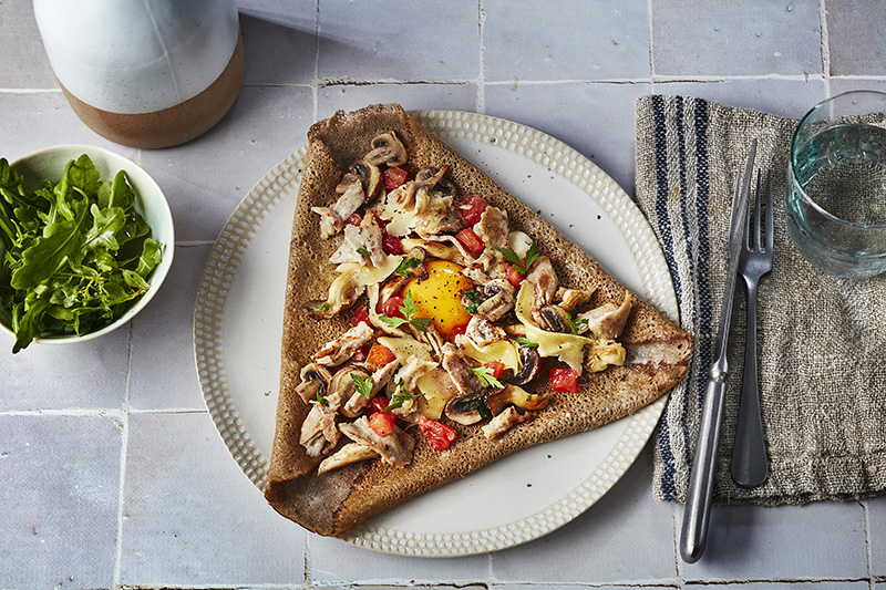 Galette complète au lapin, tomates et champignons