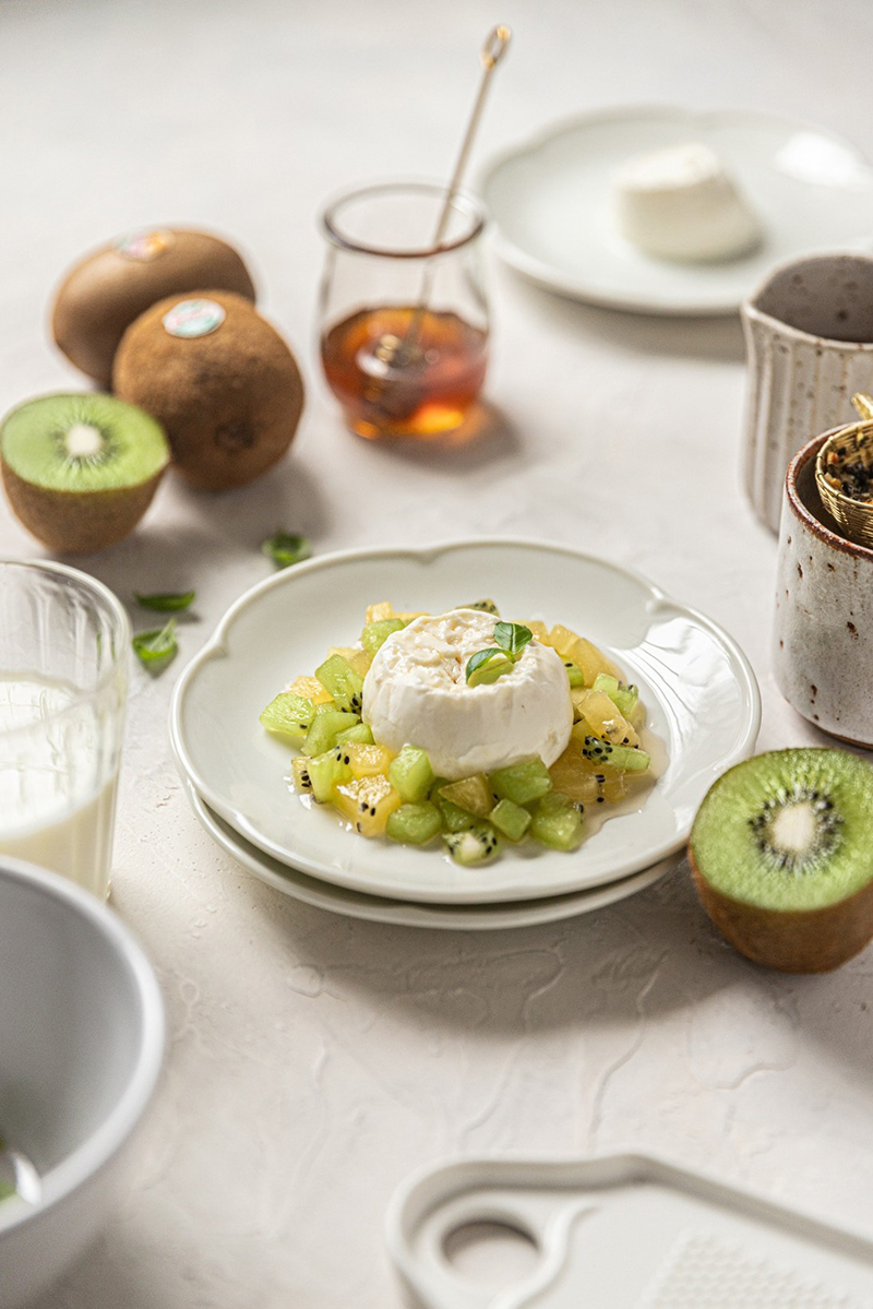 Brunoise de kiwi, faisselle et miel citronné