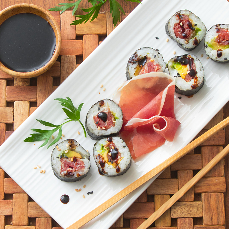 Hosomaki au jambon de Parme et avocat