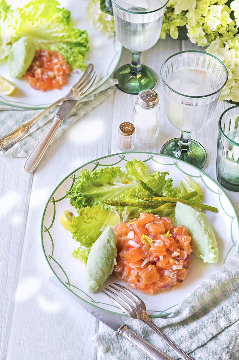 Tartare de saumon et sa glace aux asperges vertes