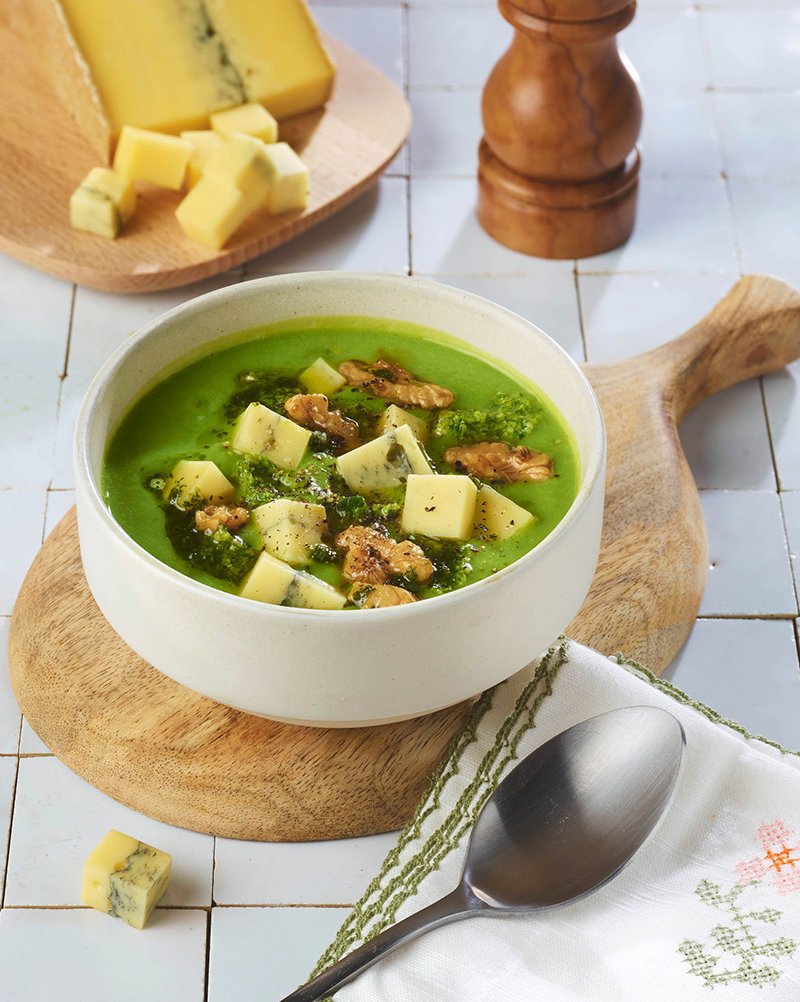 Velouté de petits pois, pesto de fanes et Morbier AOP