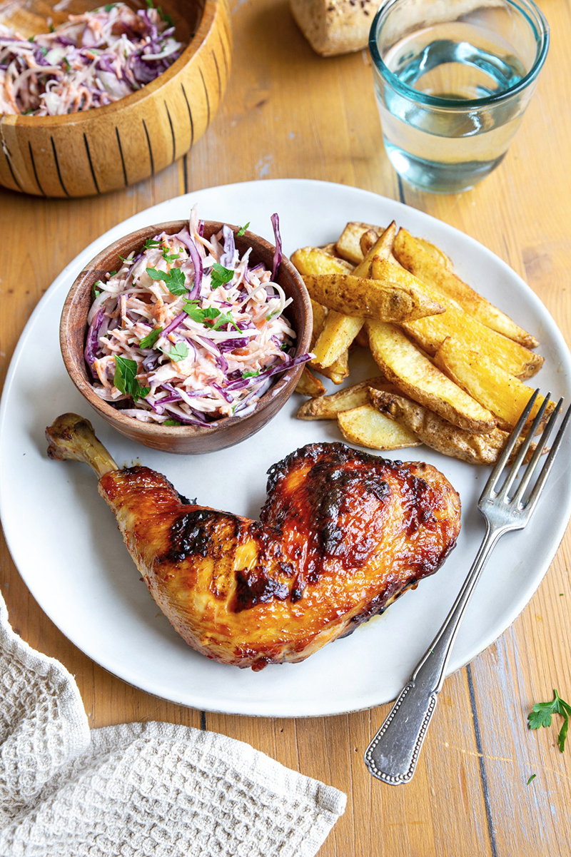 Cuisse de poulet fermier Label Rouge au BBQ, sauce barbecue & coleslaw