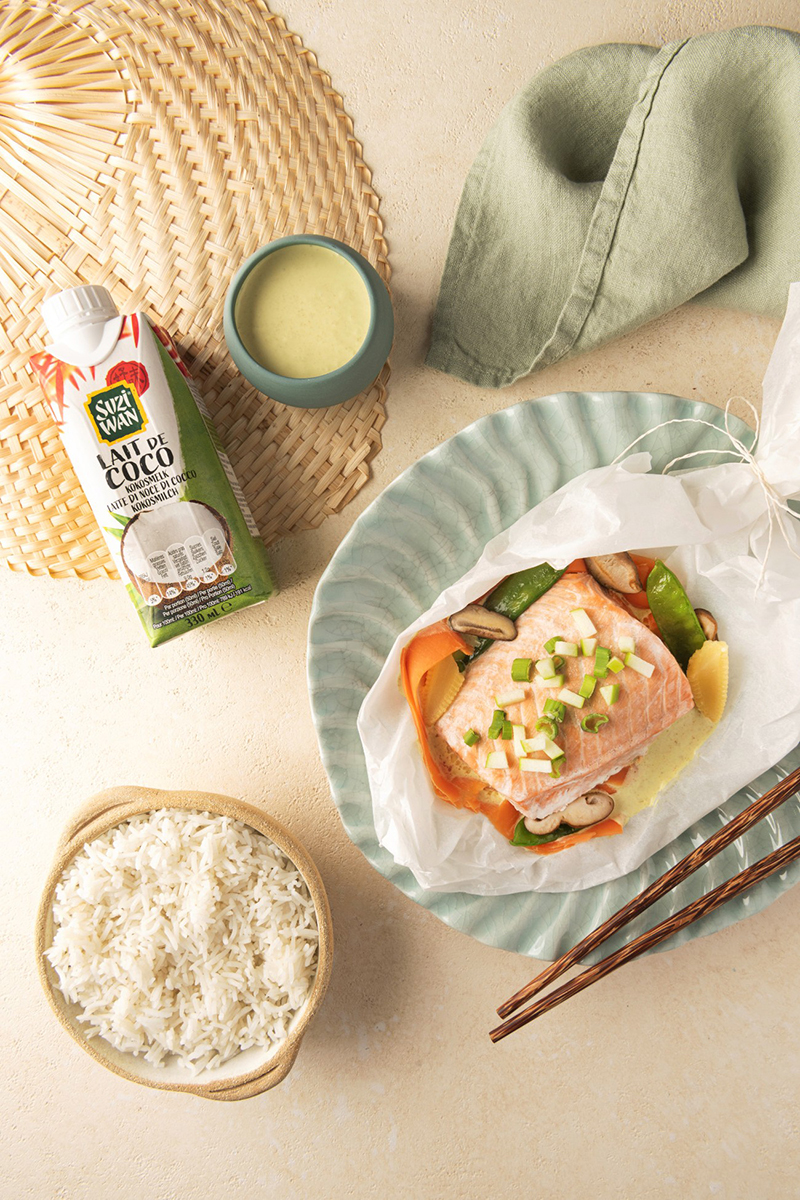 Papillotes de saumon au lait de coco et aux légumes croquants