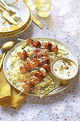Brochettes de poulet aux abricots sauce yaourt/cacahuètes