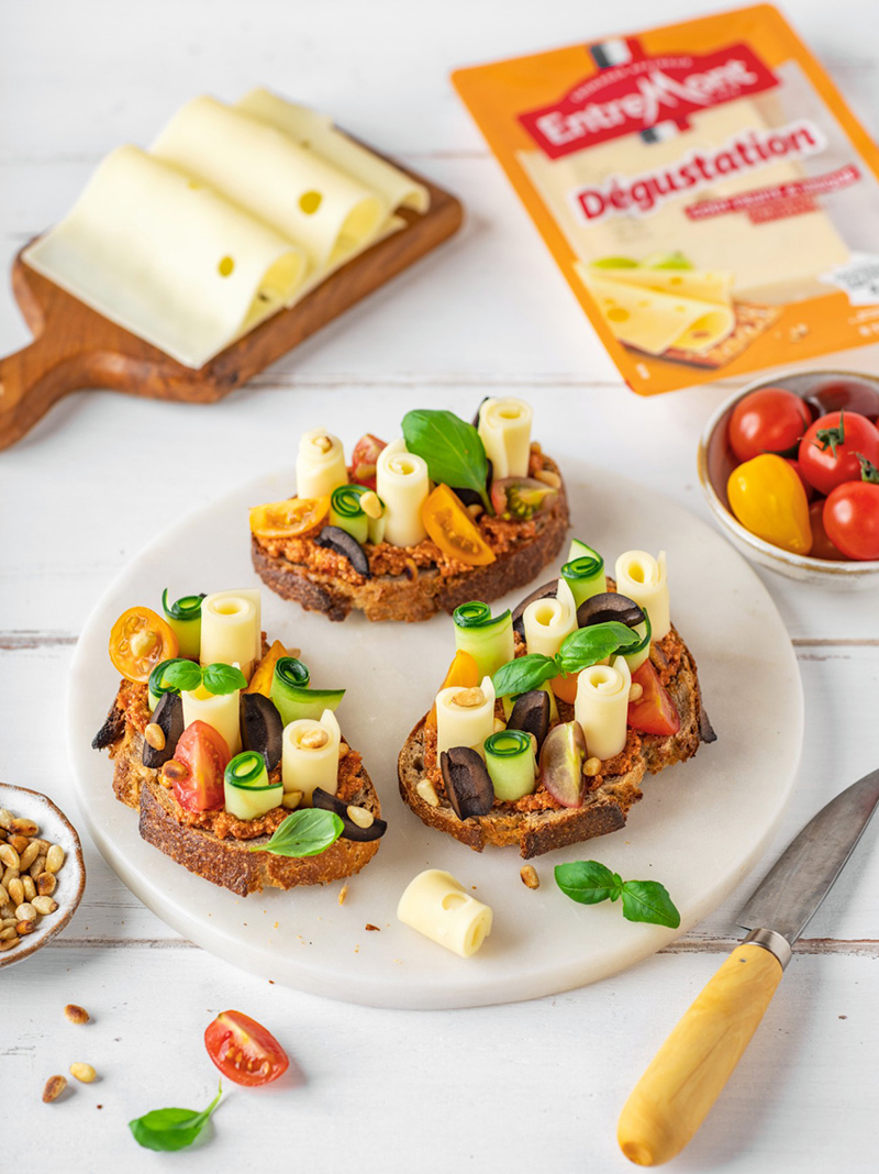 Tartines de tomates séchées au basilic et Fromage Dégustation Entremont