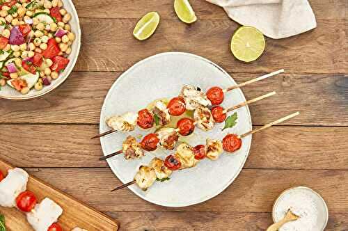 Brochettes de lotte aux tomates cerises et salade de pois chiches