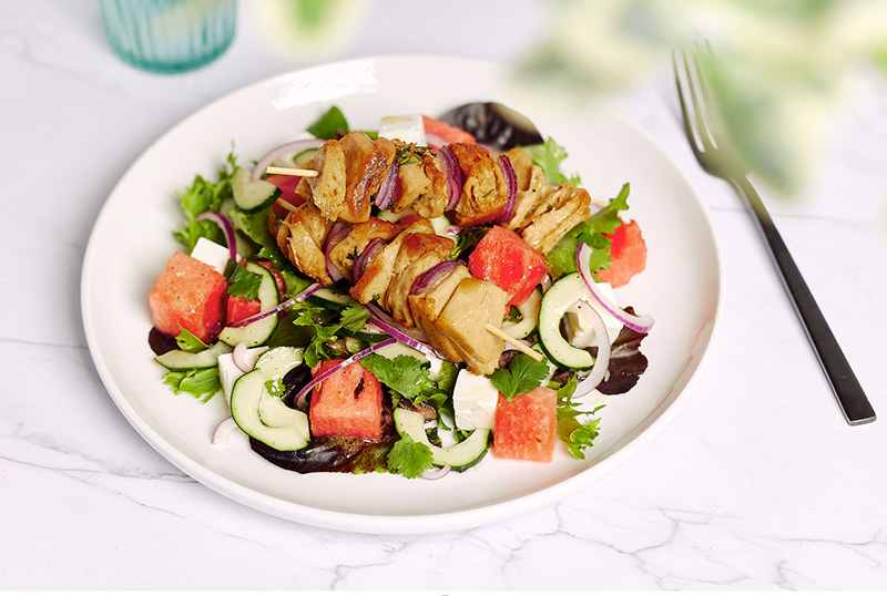 Brochettes végétales et salade d’été