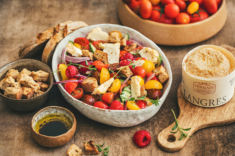 Salade de Panzanella au Langres AOP
