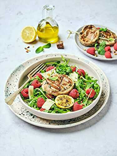 Tranches d’agneau au citron, roquette et framboises