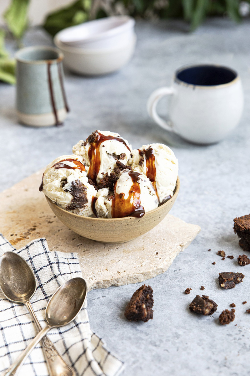 Glace vanille aux éclats de brownies et à la Crème d’Isigny A.O.P.