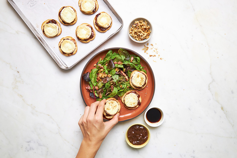 Salade, chèvre chaud & confiture de figues
