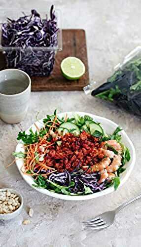 Salade de mesclun et légumes prêts à l’emploi, riz croustillant