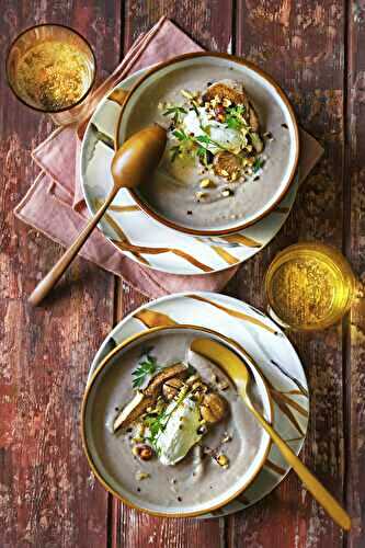 Velouté de châtaignes et quenelle de chantilly à la noisette