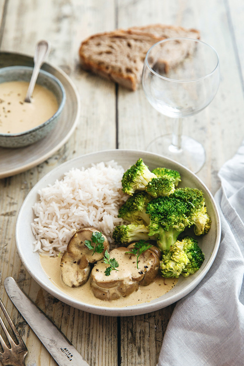 Rognons de veau sauce moutarde, riz et brocolis