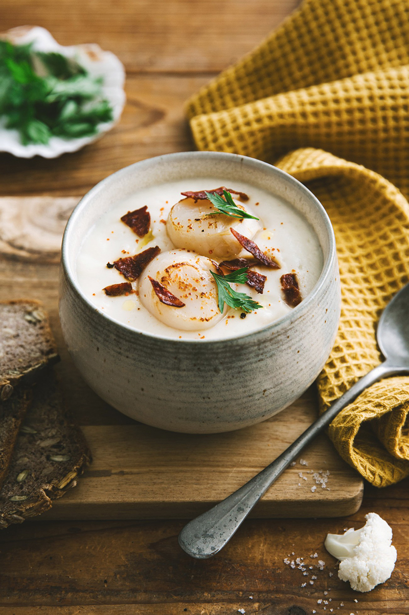 Velouté de chou-fleur, noix de Saint-Jacques et chorizo