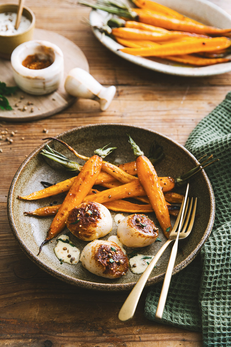 Noix de Saint-Jacques croûtes tandoori et carottes confites
