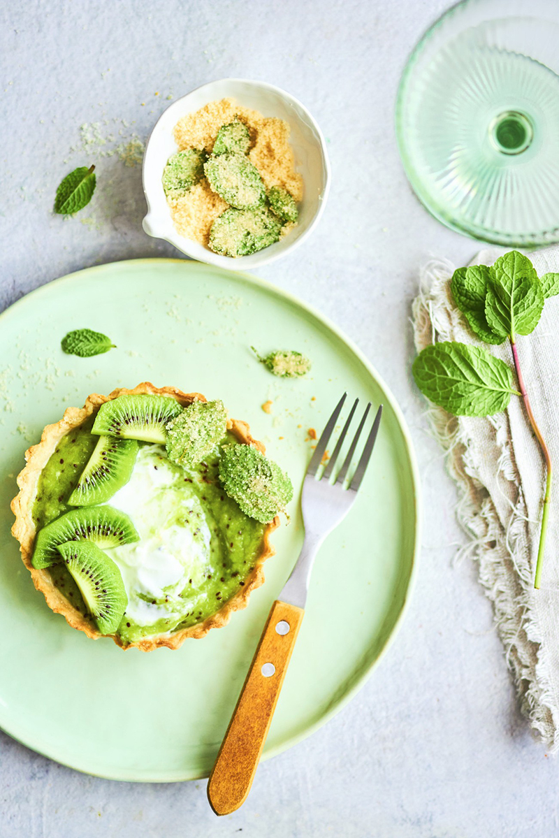 Tartelette kiwi, citron vert, topping feuille de menthe cristallisée