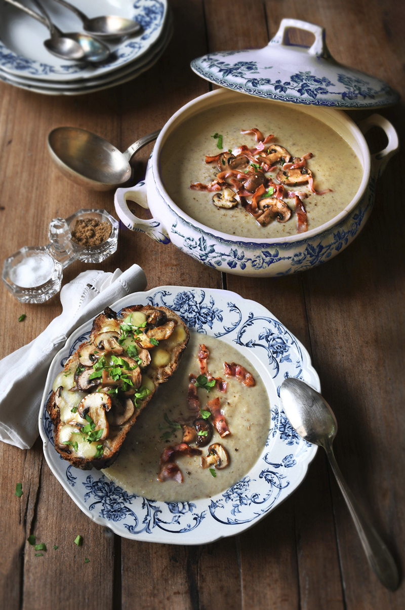 Velouté de champignons crémeux et sa tartine grillée champignons / emmental fondant